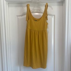 Yellow dress • adjustable straps